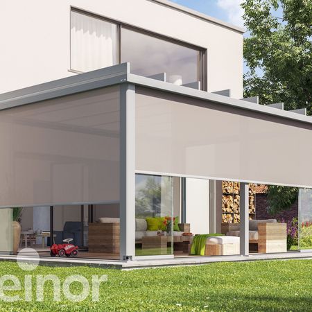 Terrassenüberdachung mit Vertikal-Markisen