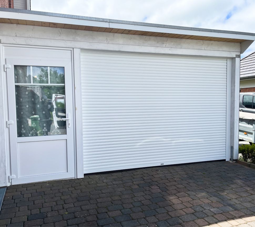 Garagentor in weiß